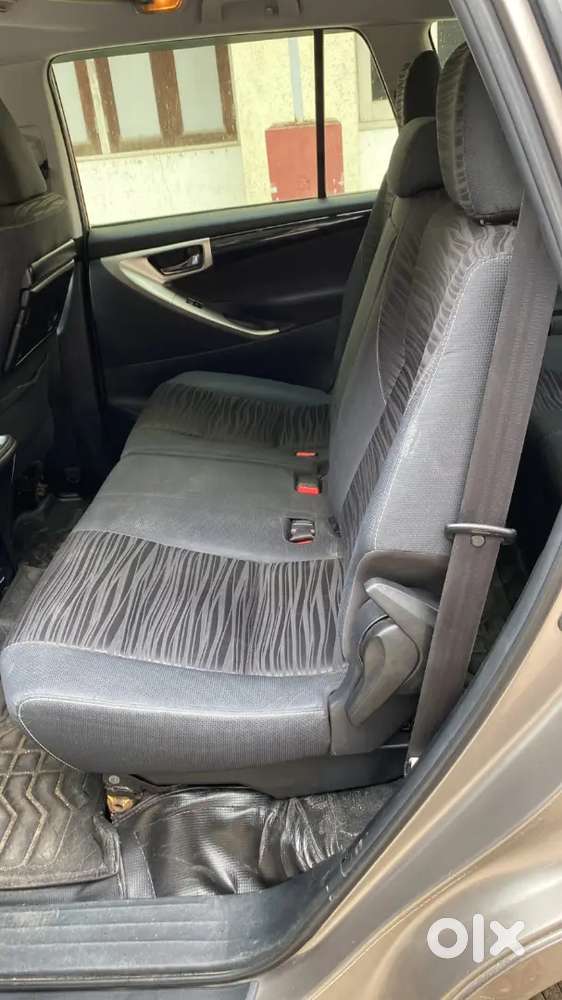 Toyota Innova Crysta 2.4 V 2016