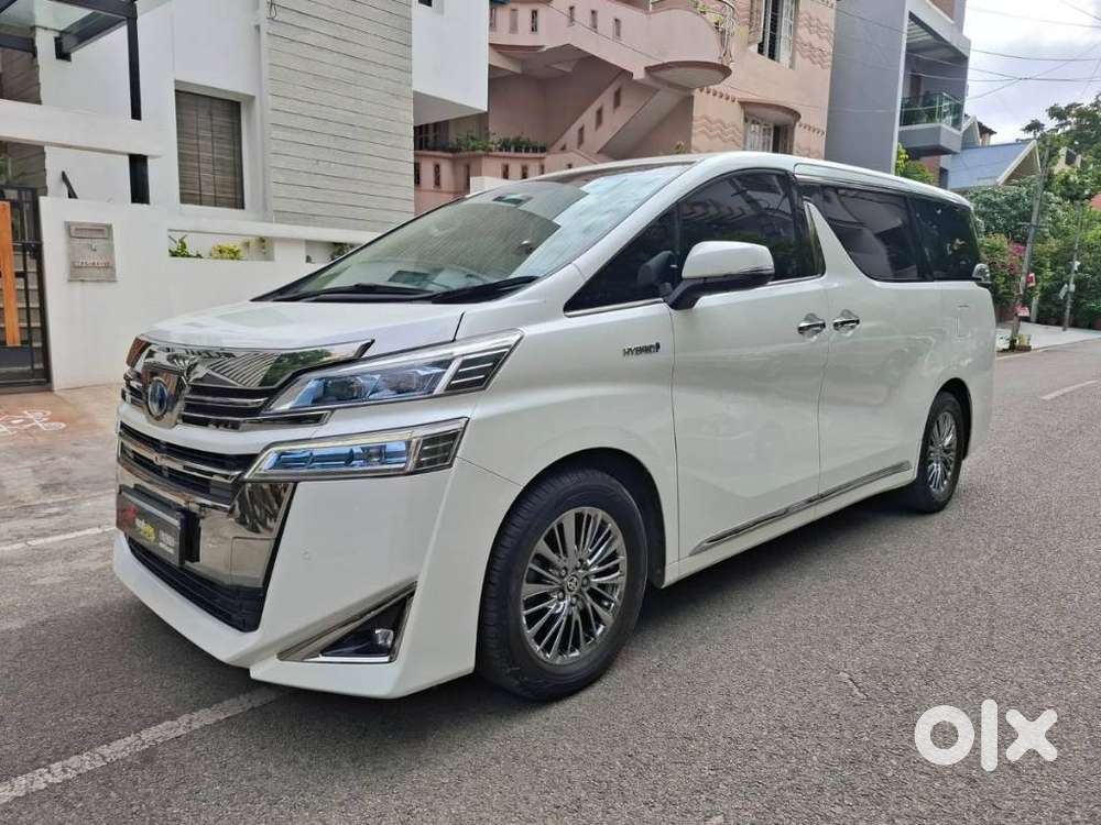 Toyota Vellfire 2.5 Executive Lounge, 2021, Petrol