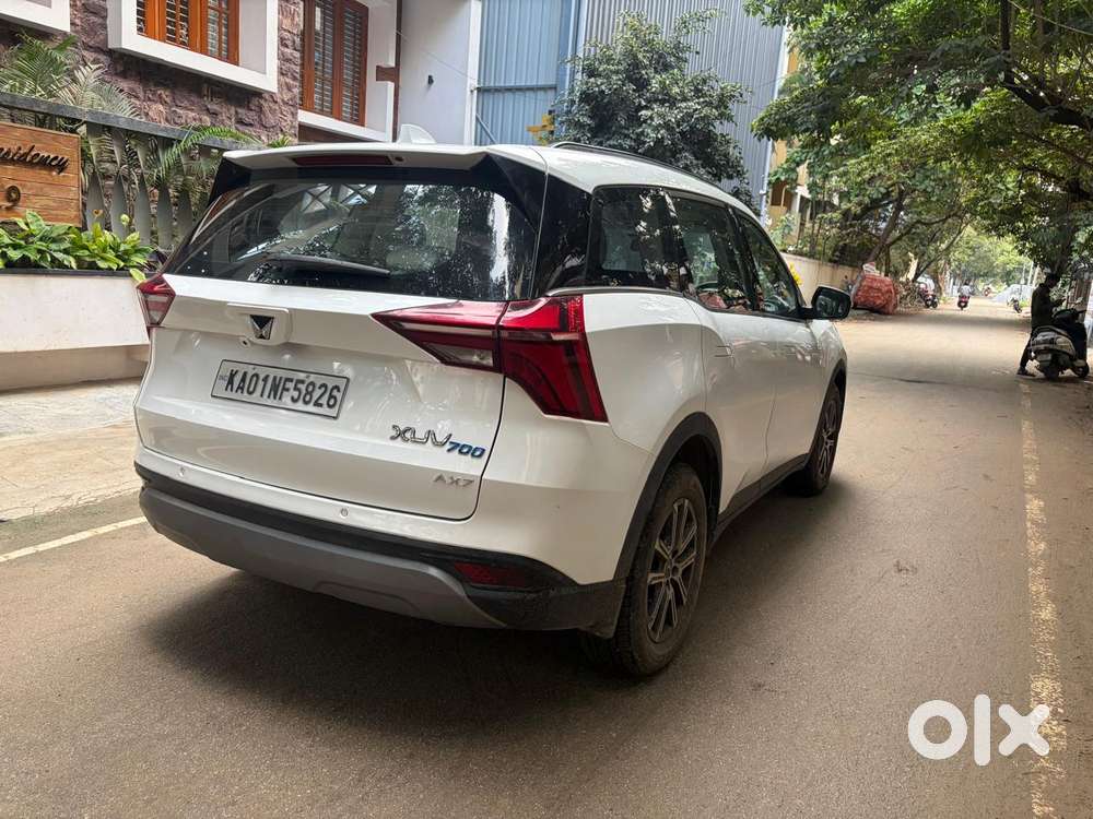 Mahindra Xuv700 2.0 Ax 7 Petrol Mt Str, 2025, Petrol