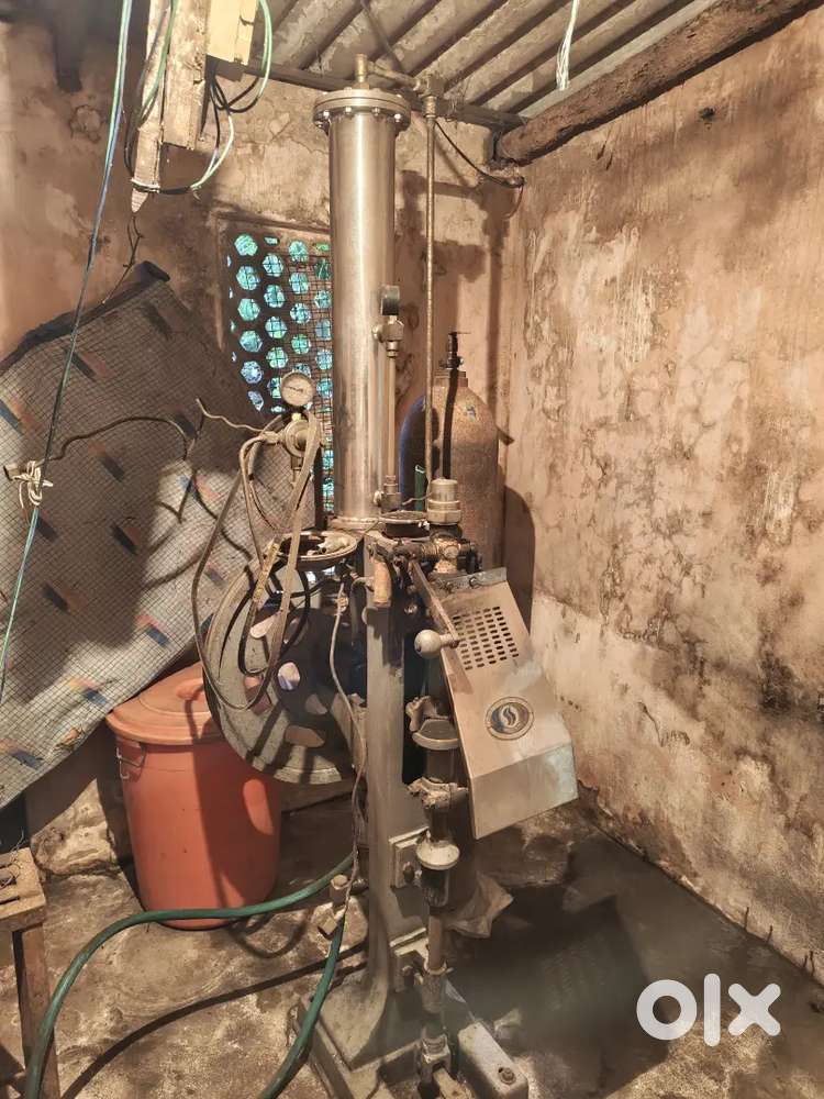 Carbonated water making machine with cork fitter | soda maker machine