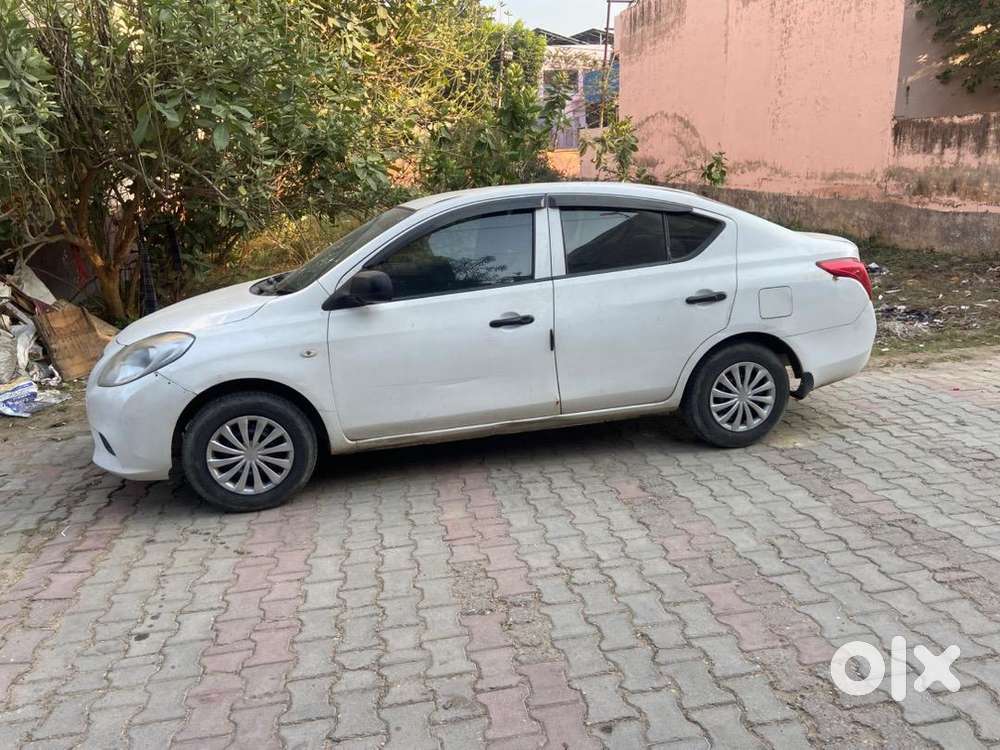 Nissan Sunny 2012