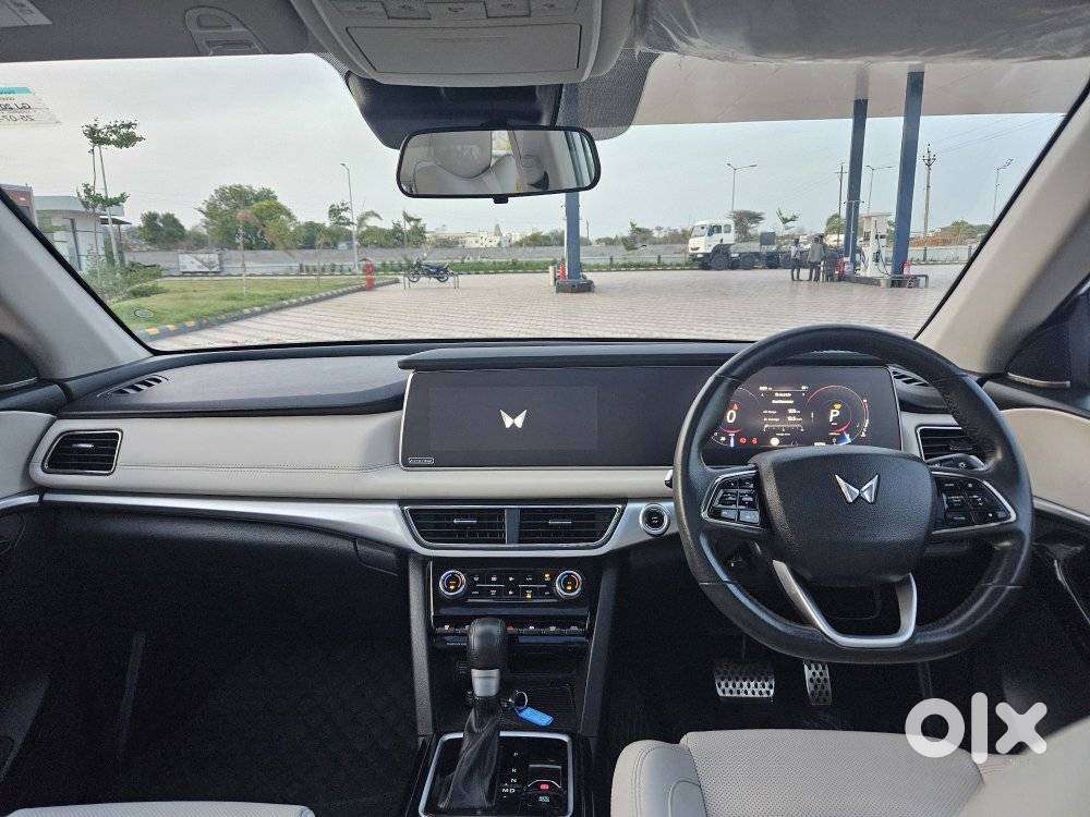 Mahindra Xuv700 2.2 Ax 7 Diesel Mt Luxury Pack Str, 2025, Diesel