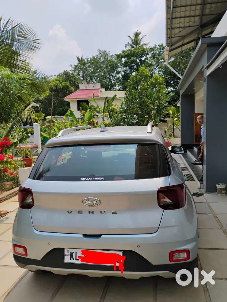 Hyundai Venue 2021 Petrol 26600 Km Driven