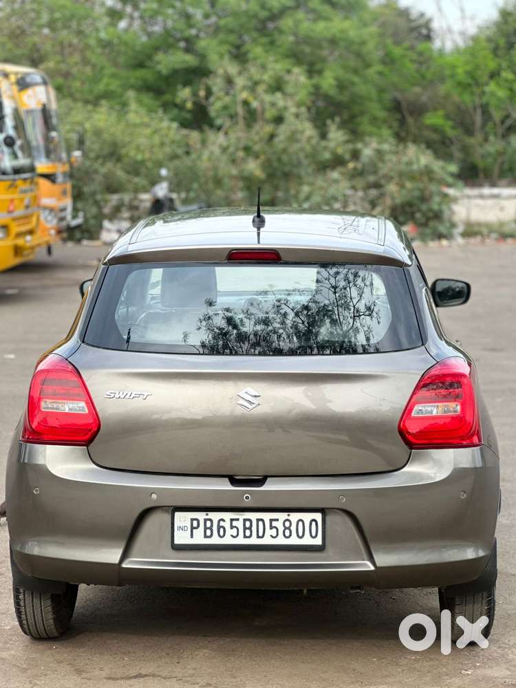 Maruti Suzuki Swift Vxi + Manual, 2022, Petrol