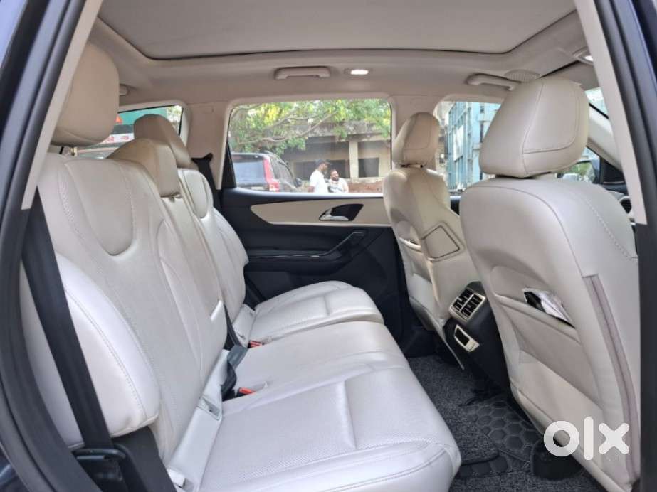 Mahindra Xuv700 Ax7 Luxury Pack Awd, 2025, Diesel