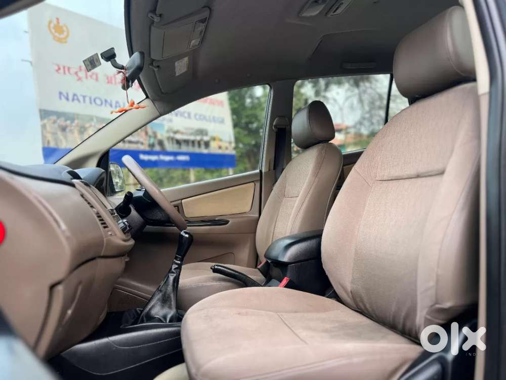 Toyota Innova 2.5 G (diesel) 8 Seater Bs Iv, 2015, Diesel