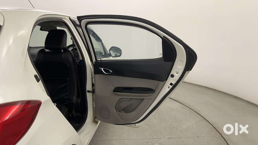 Tata Tiago Xza, 2017, Petrol