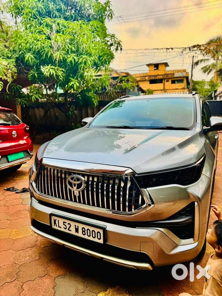 Toyota Innova Hycross 2023 Petrol Well Maintained
