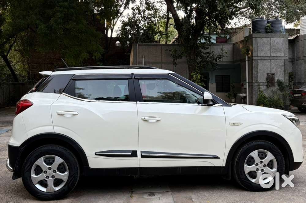 Mahindra Xuv300 Diesel 2021 W6 (o) Sunroof Automatic 24900 Km