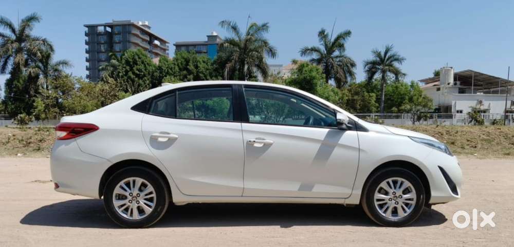 Toyota Yaris V Cvt, 2019, Petrol
