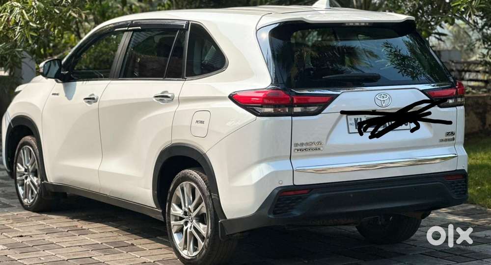 Toyota Innova Hycross 2.0 Zx (o) Hybrid 7 Str, 2024, Petrol