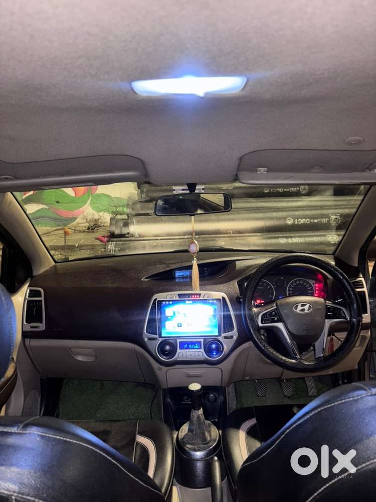 Hyundai I20 Asta Top Model Petrol +cng With 2011 Model Paper Work Done