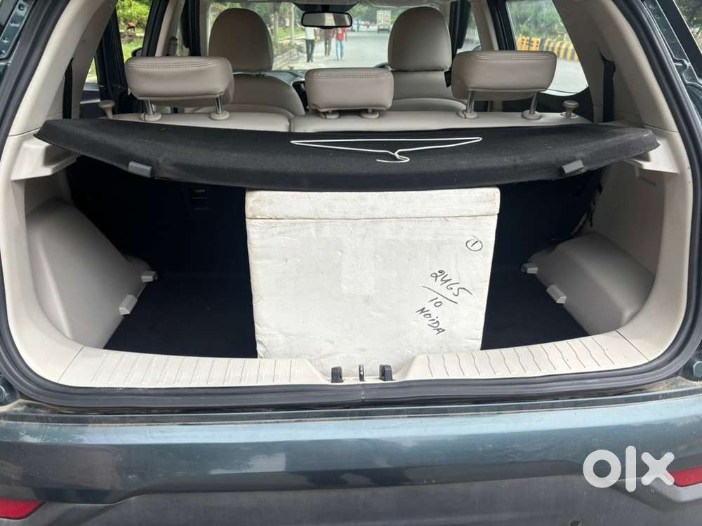 Mahindra Tuv 300 2025 Green