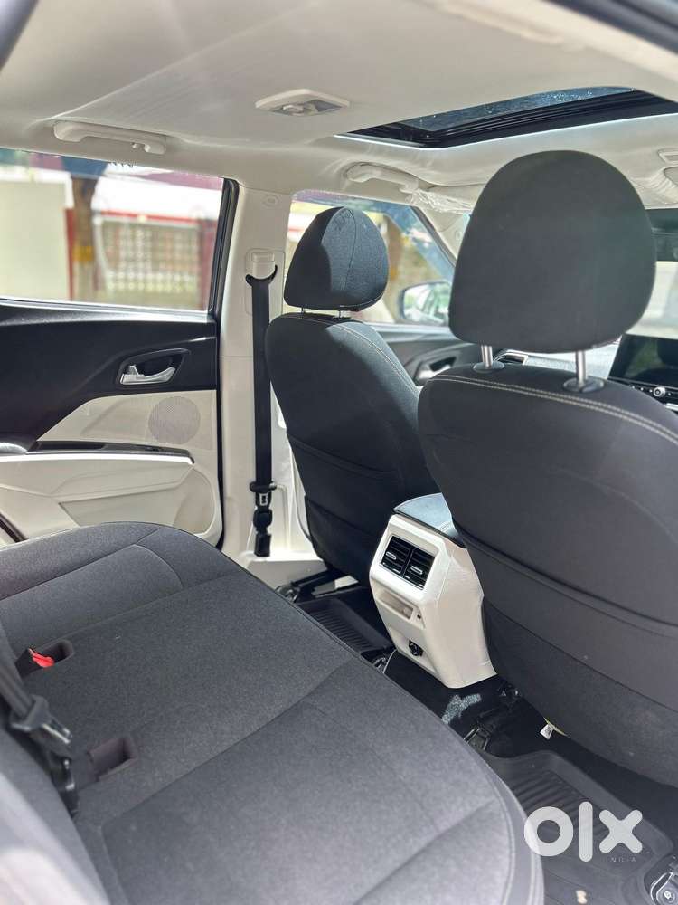 Mahindra Xuv 3xo Ax5 Pm Mt, 2024, Petrol