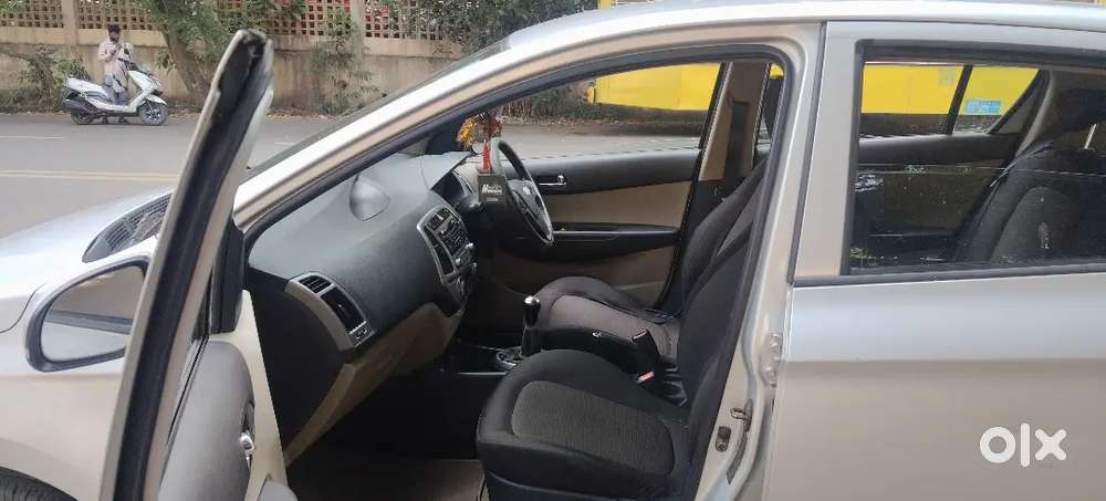 I20, 2nd Owner, Gujrat Registration, Petrol, Sportz ,silver Color,.