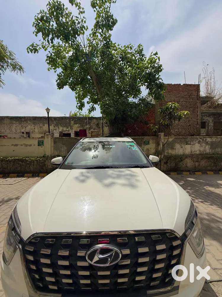 Hyundai Alcazar Platinum(o) At 7 Diesel. In Showroom Condition.