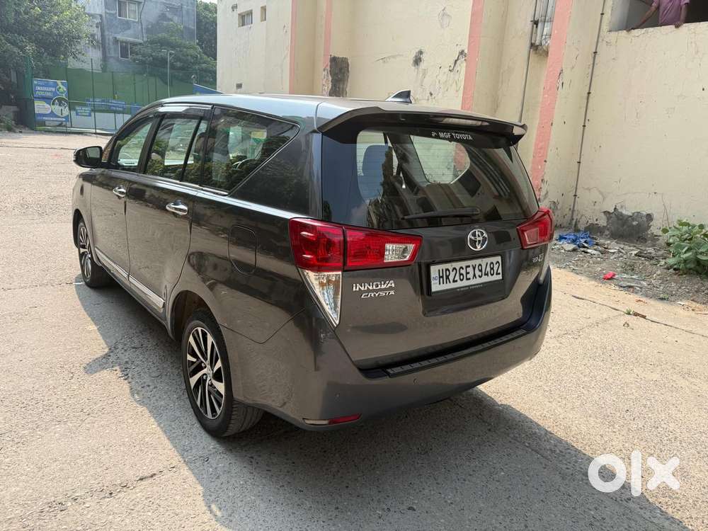 Toyota Innova Crysta 2.8 Zx At 7 Seater, 2022, Petrol
