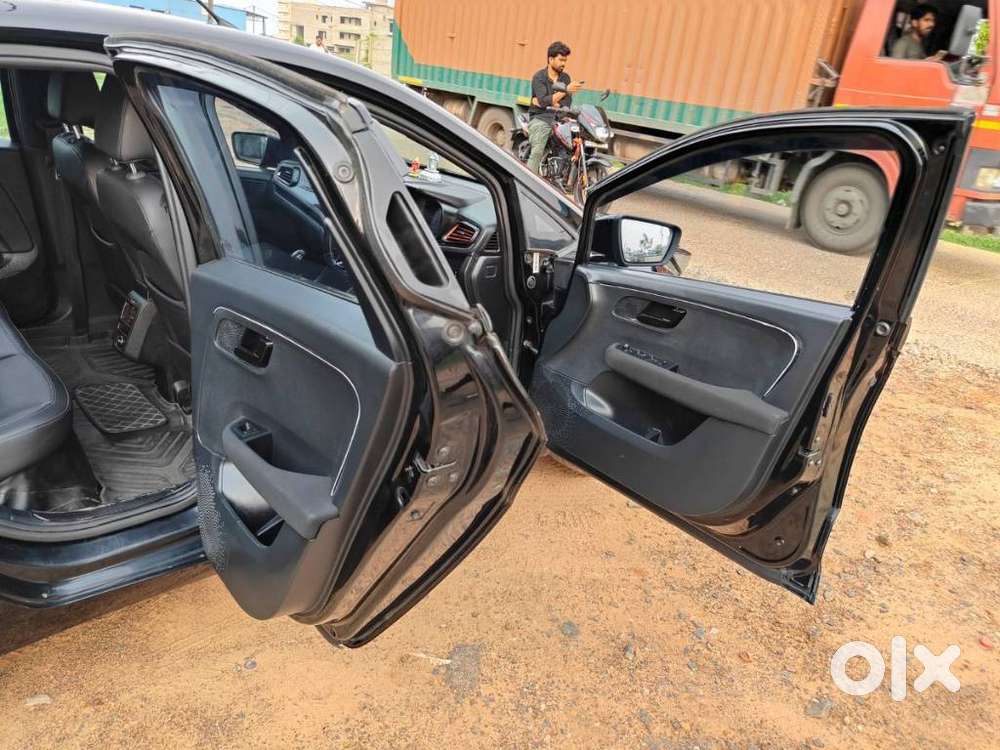 Tata Altroz 1.2 Xz Plus Dark Edition, 2023, Petrol