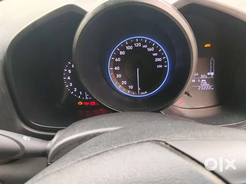 Hyundai Venue S Petrol 2021only 23000km Run Showroom Condition