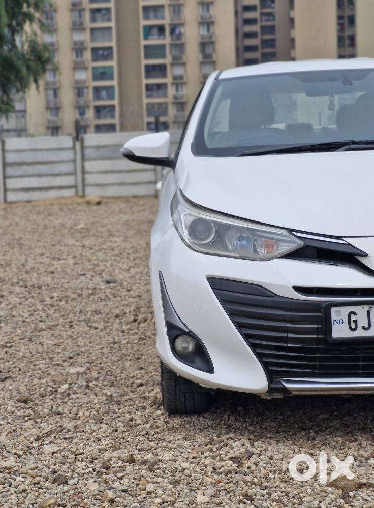 Toyota Yaris V Cvt, 2018, Petrol