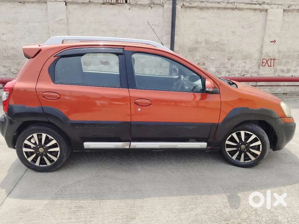 **toyota Etios Liva Cross 2015 – Sporty Orange – Excellent Condition**
