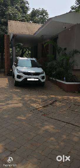 Petrol Nexon With Sunroof And 6 Gears