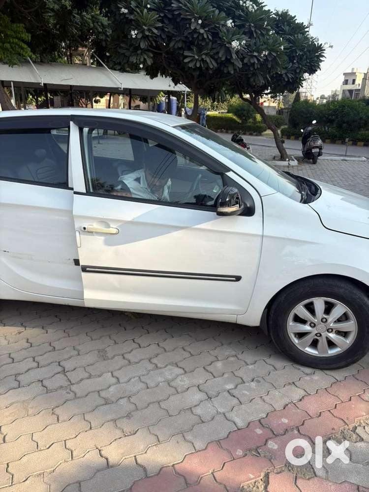 Hyundai I20 2013 Diesel 100000 Km Driven