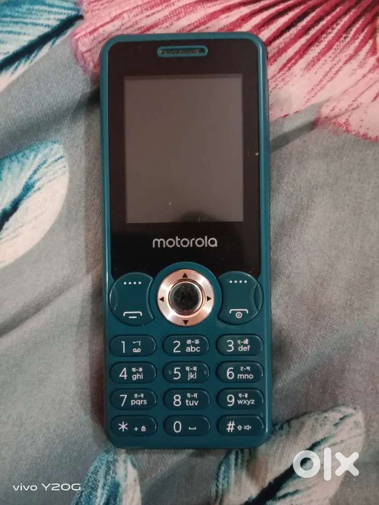 Title: Motorola Keypad Feature Phone in Good Condition