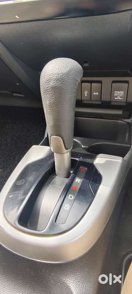 Honda Jazz V Automatic, 2016, Petrol