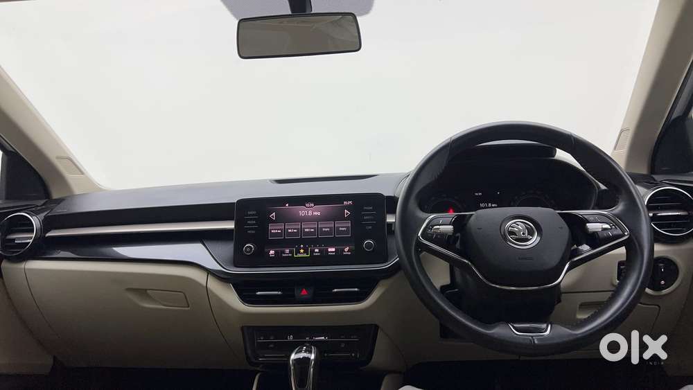 Skoda Slavia Ambition 1.0l Tsi At, 2022, Petrol