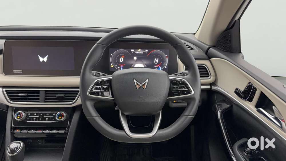 Mahindra Xuv700 2.0 Ax 7 Petrol Mt Str, 2023, Petrol