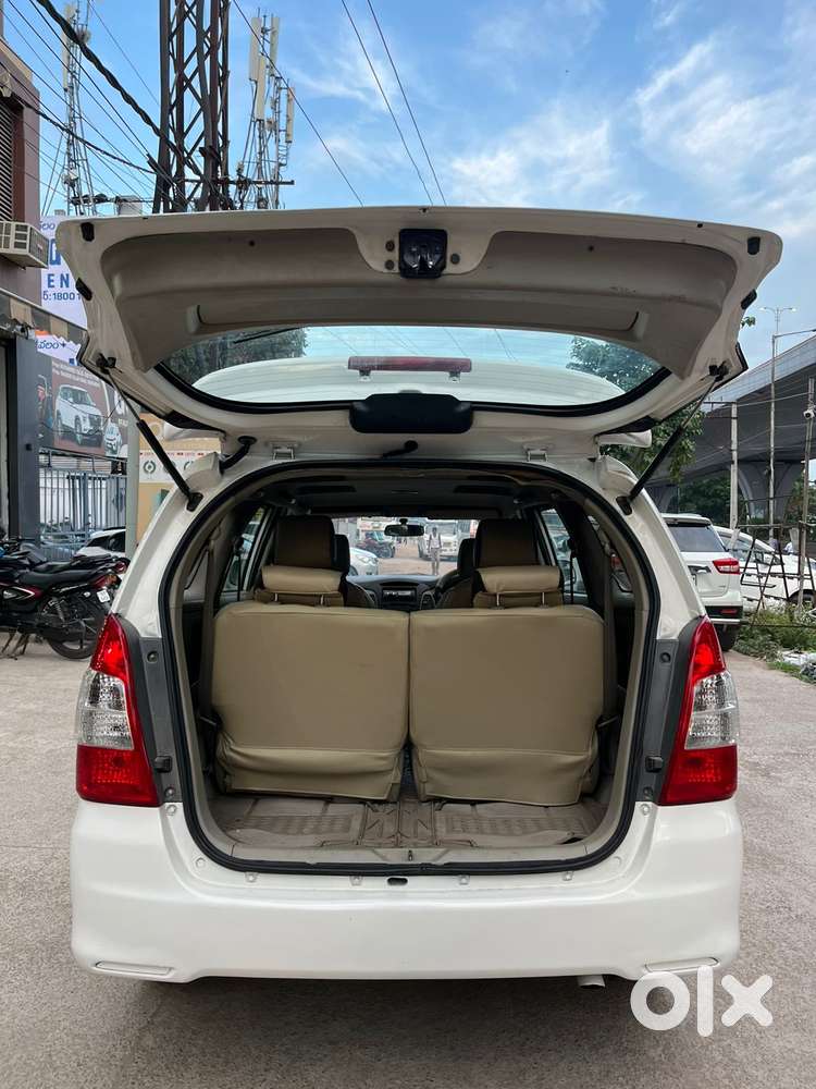 Toyota Innova 2.5 G (diesel) 7 Seater Bs Iv, 2011, Diesel