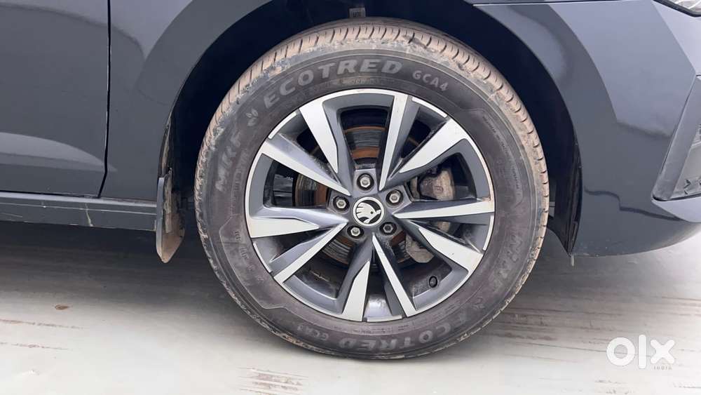 Skoda Slavia Style 1.0l Tsi Mt, 2023, Petrol