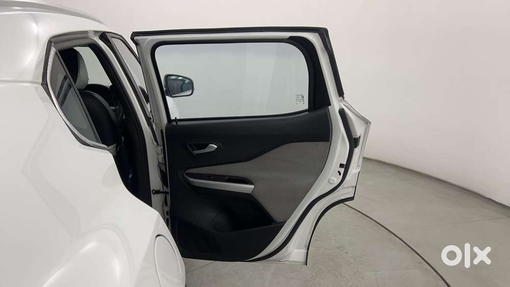 Nissan Magnite 1.0 Xv Executive, 2022, Petrol