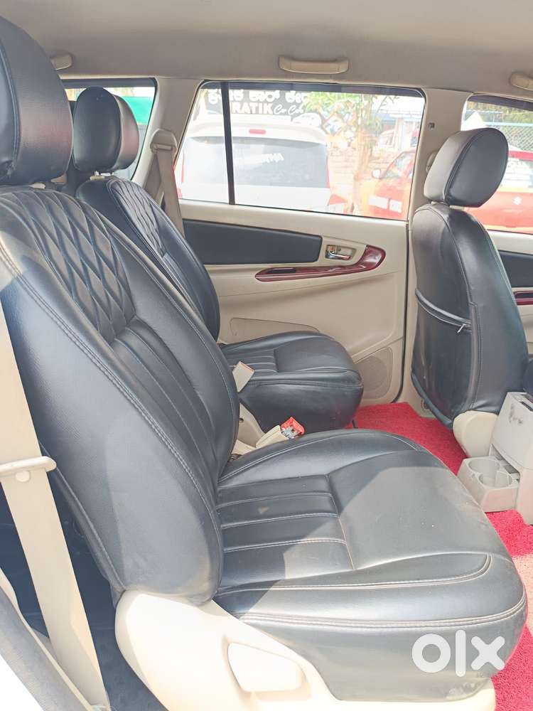 Toyota Innova 2009-2011 2.5 E 7 Str, 2008, Diesel