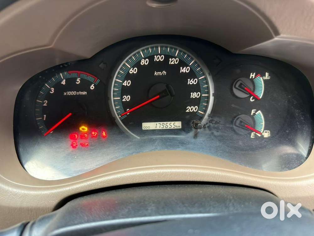 Toyota Innova 2015 Diesel 180000 Km Driven