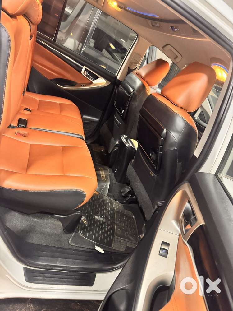 Toyota Innova Crysta 2.4 V 8 Str, 2017, Diesel