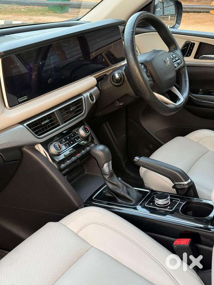 Mahindra Xuv700 2.2 Ax 7 Diesel At Str, 2023, Diesel