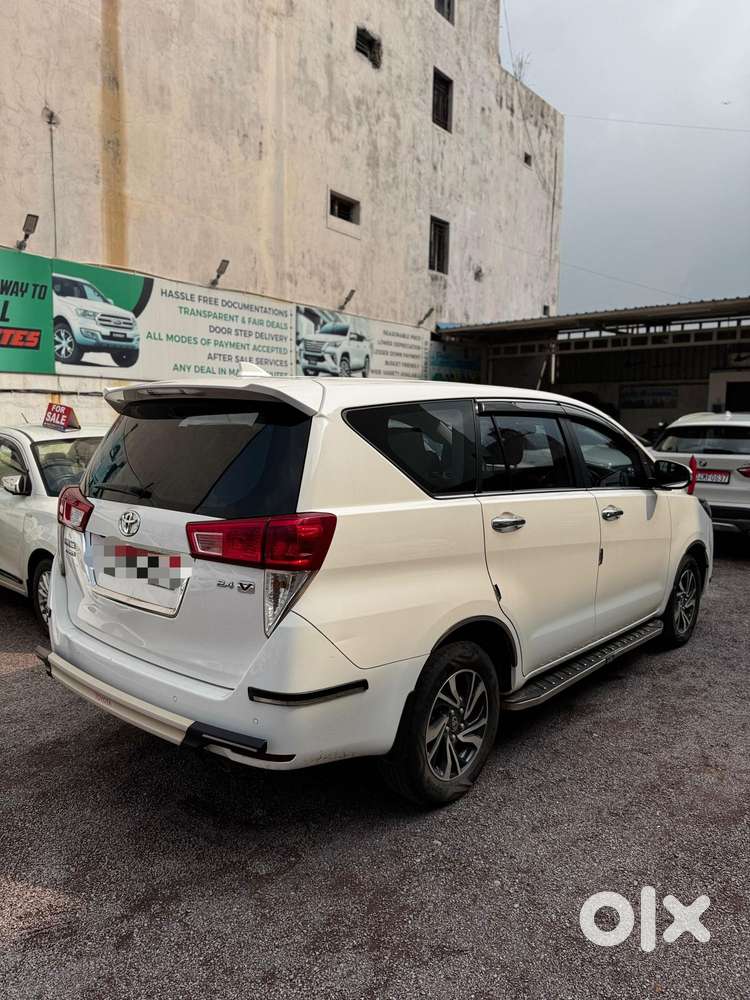 Toyota Innova Crysta [2020-ongoing] 2.4 Vx 8 Str, 2023, Diesel
