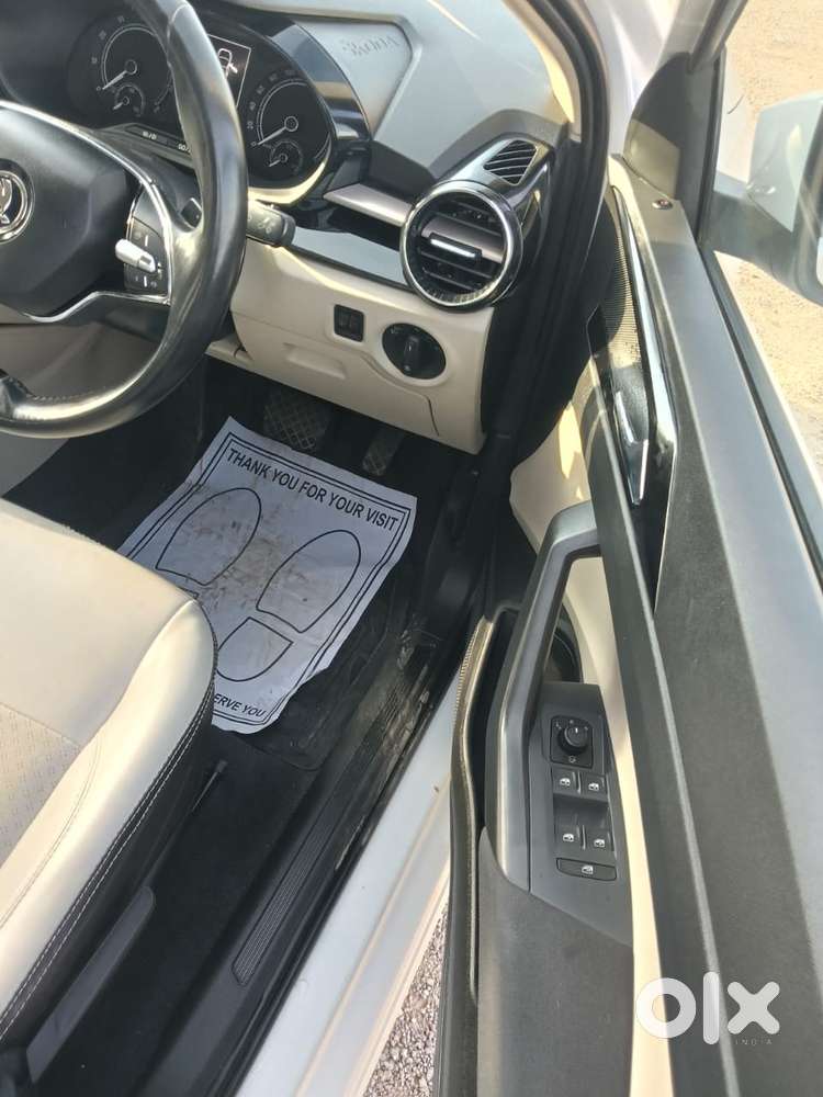 Skoda Slavia 1.0 Ambition Tsi At, 2022, Petrol