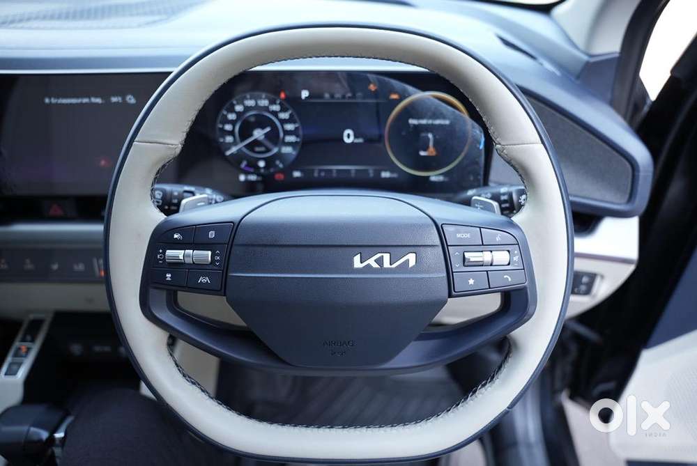 Kia Carens Clavis 2025 Petrol Well Maintained