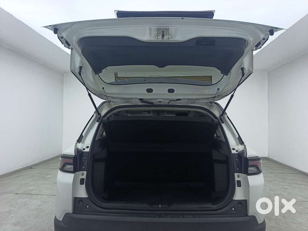 Maruti Suzuki Brezza Zxi Plus At, 2022, Petrol