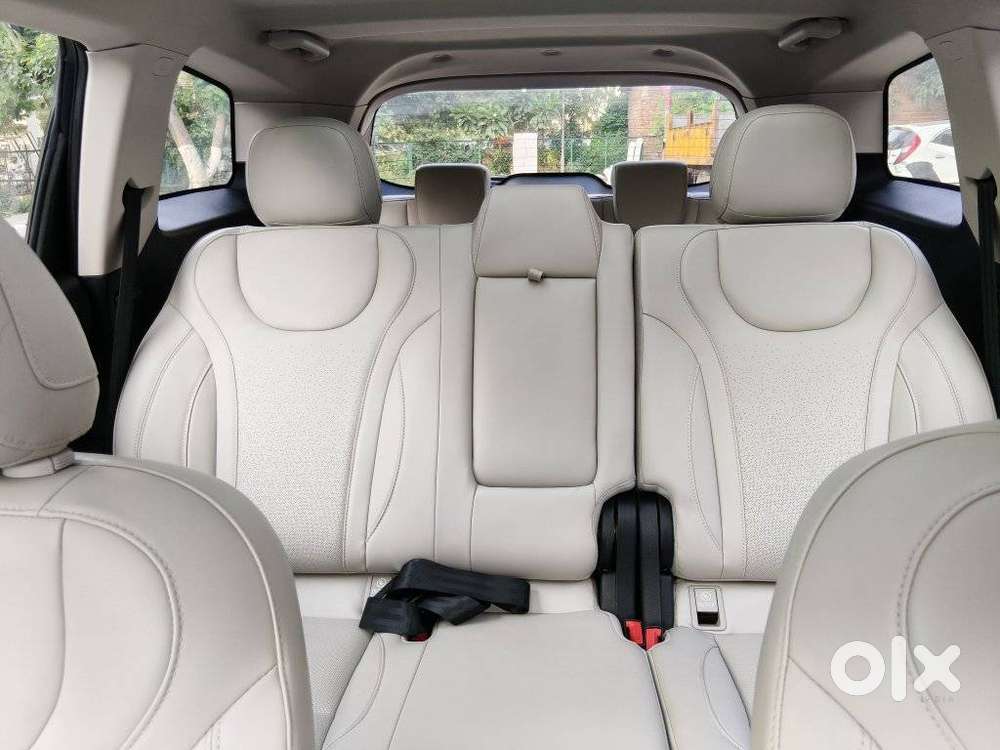 Mahindra Xuv700 2.2 Ax 7 Diesel At Luxury Pack Str Awd, 2022, Diesel