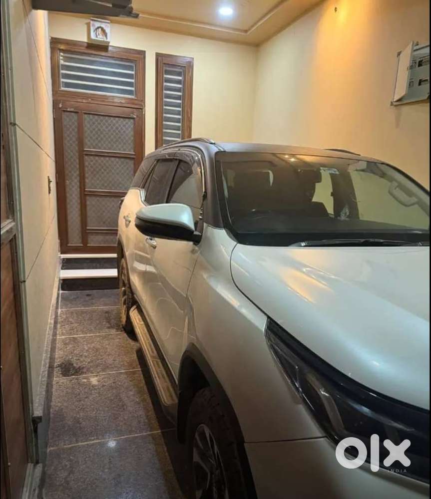 Toyota Fortuner 2.8 Legender 4x2, 2022, Diesel