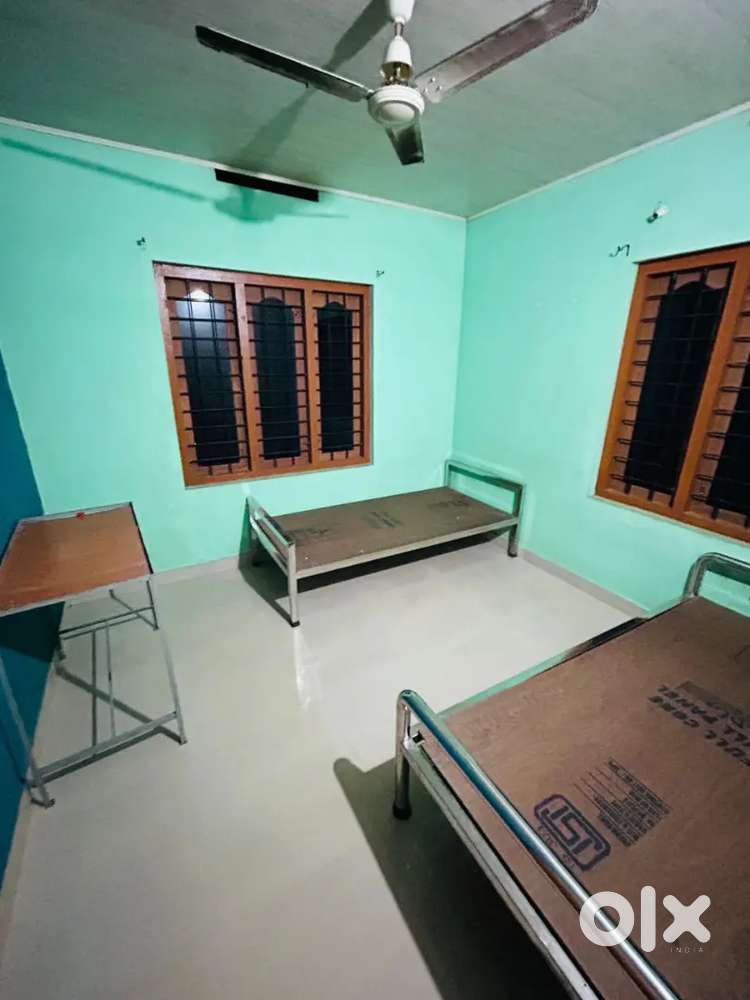 (6 BACHILORS)3BHK HOUSE FIRST FLOOR RENT PINRAMUNDA INFOPARK PHASE 2