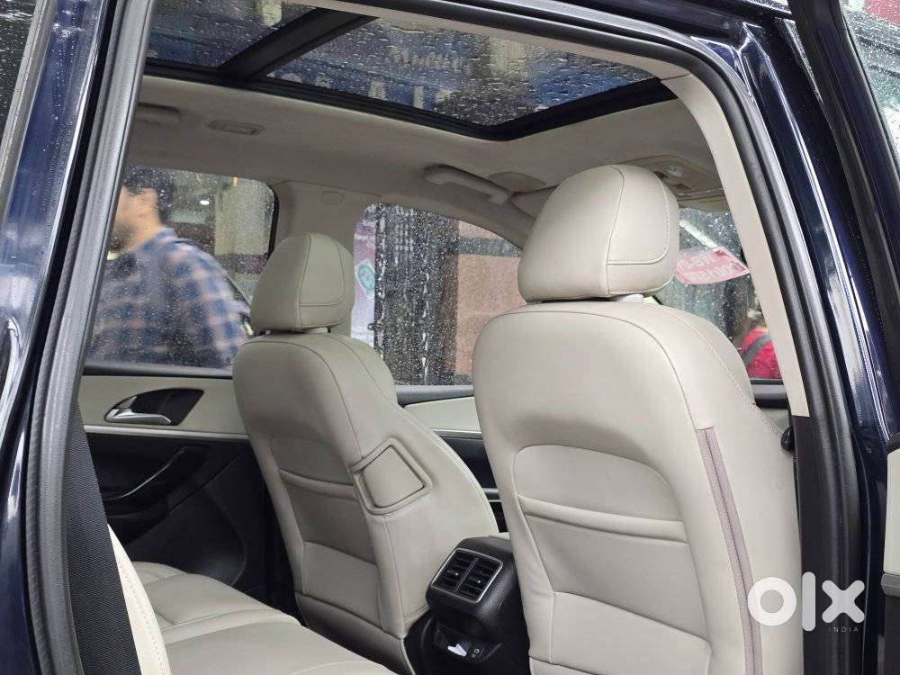 Mahindra Xuv700 2.0 Ax 7 Petrol At Str, 2023, Petrol