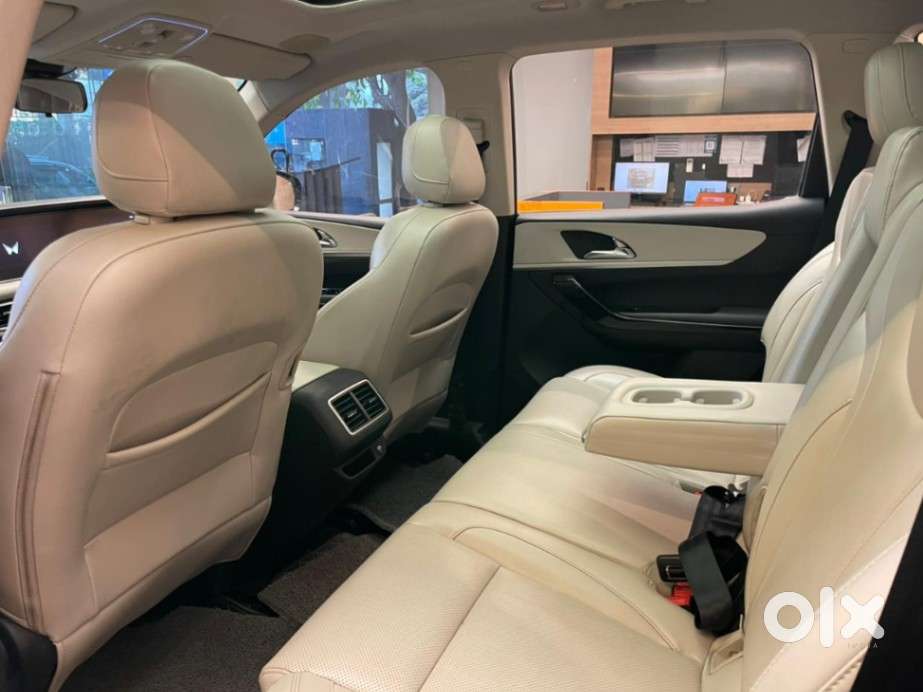 Mahindra Xuv700 2.2 Ax 7 Diesel At Luxury Pack Str Awd, 2022, Diesel