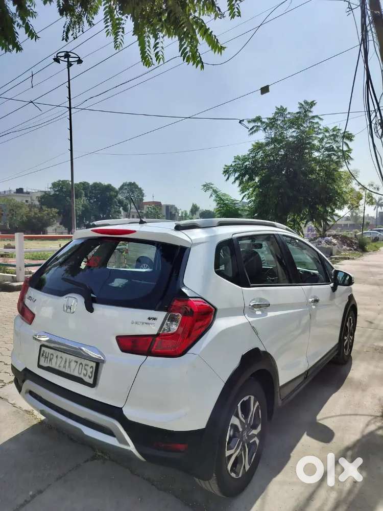 Very Good Car With Sunroof