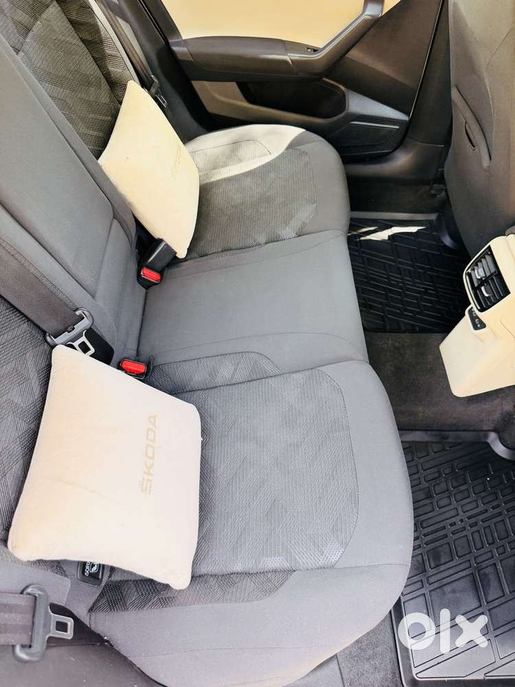 Skoda Slavia Ambition 1.0l Tsi At, 2022, Petrol