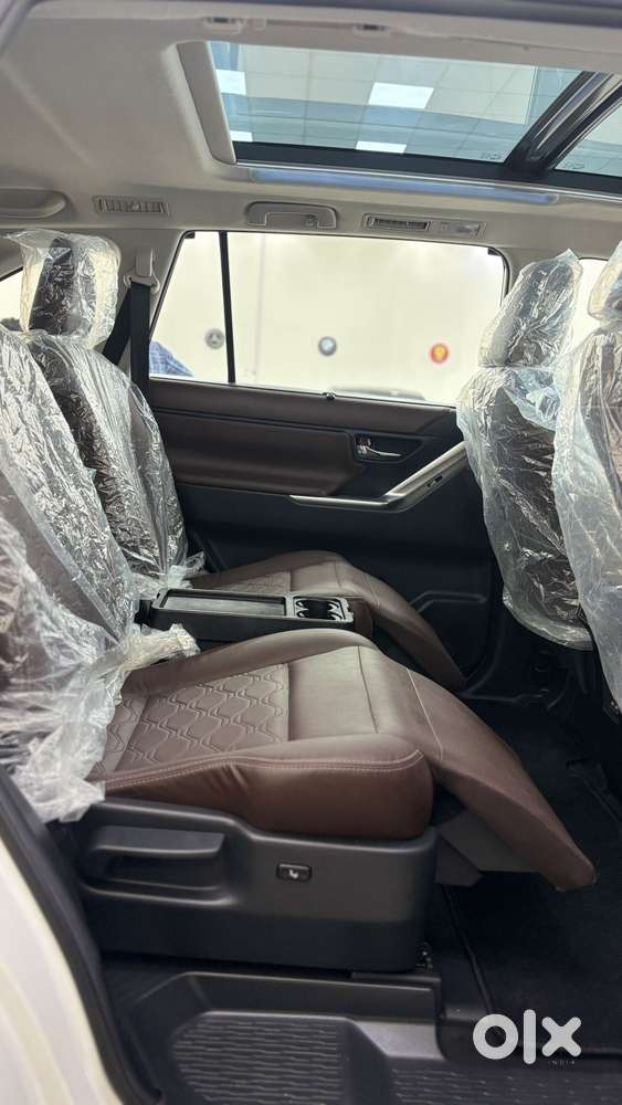 Toyota Innova Hycross 2.0 Zx (o) Hybrid 7 Str, 2025, Petrol